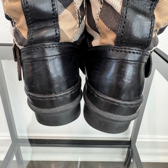 Burberry House Check Shearling Roscemmbra Snow Boots size 37 / 7 - Picture 12 of 16